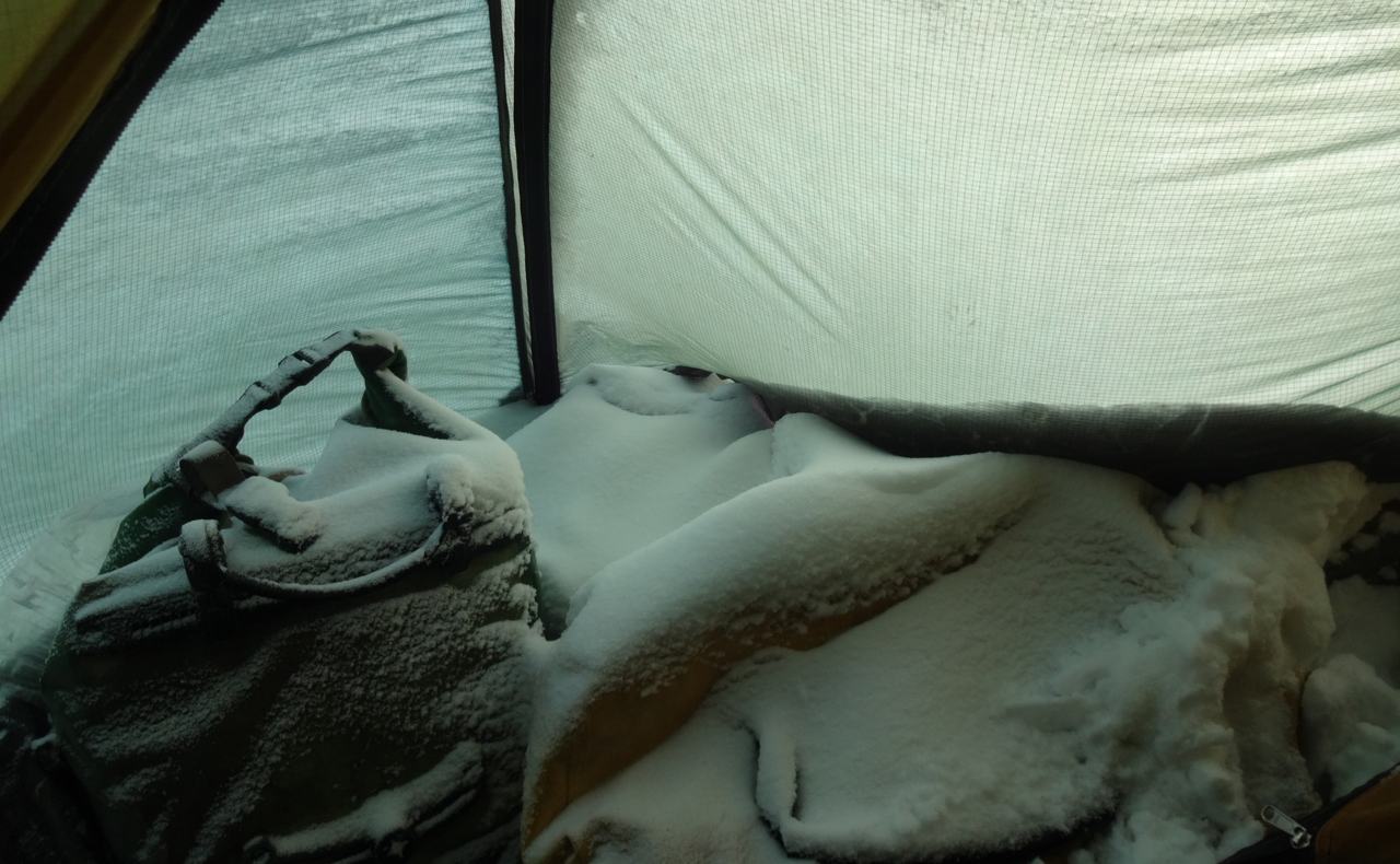 Ein weiteres Mal gelangte eine Menge Schnee in mein Zelt.