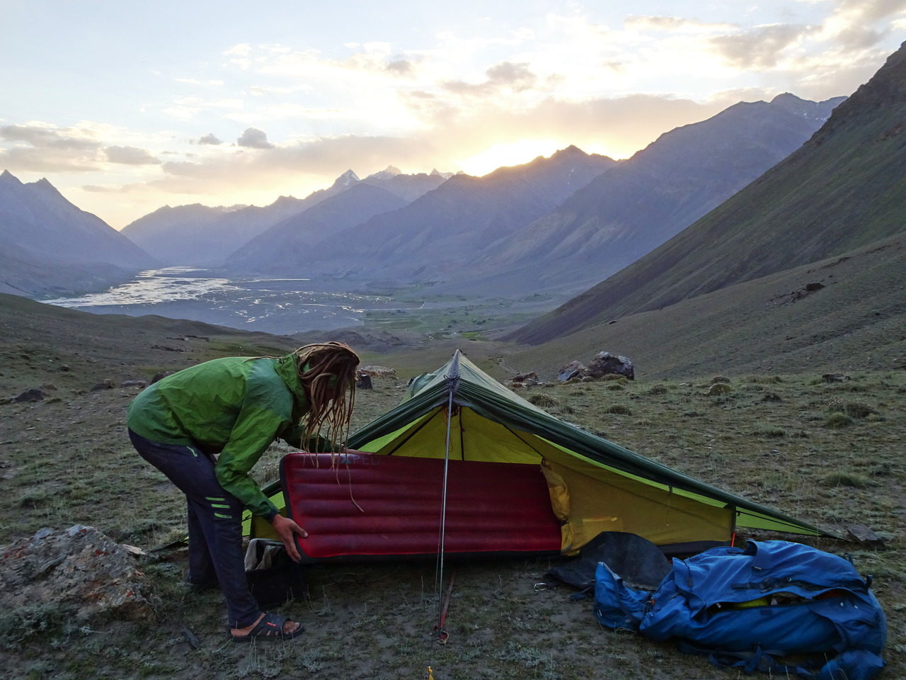 Expedition equipment from Exped: Vela I Extreme (tent), SynMat TT 9 M (mat) and Explore 75 (backpack)
