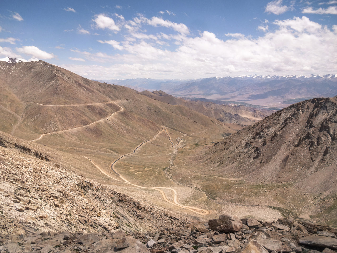 Abfahrt vom Khardung La in Richtung Leh