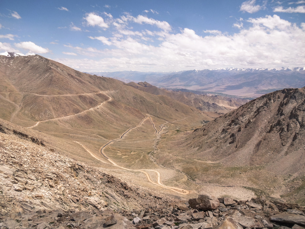 Abfahrt vom Khardung La in Richtung Leh