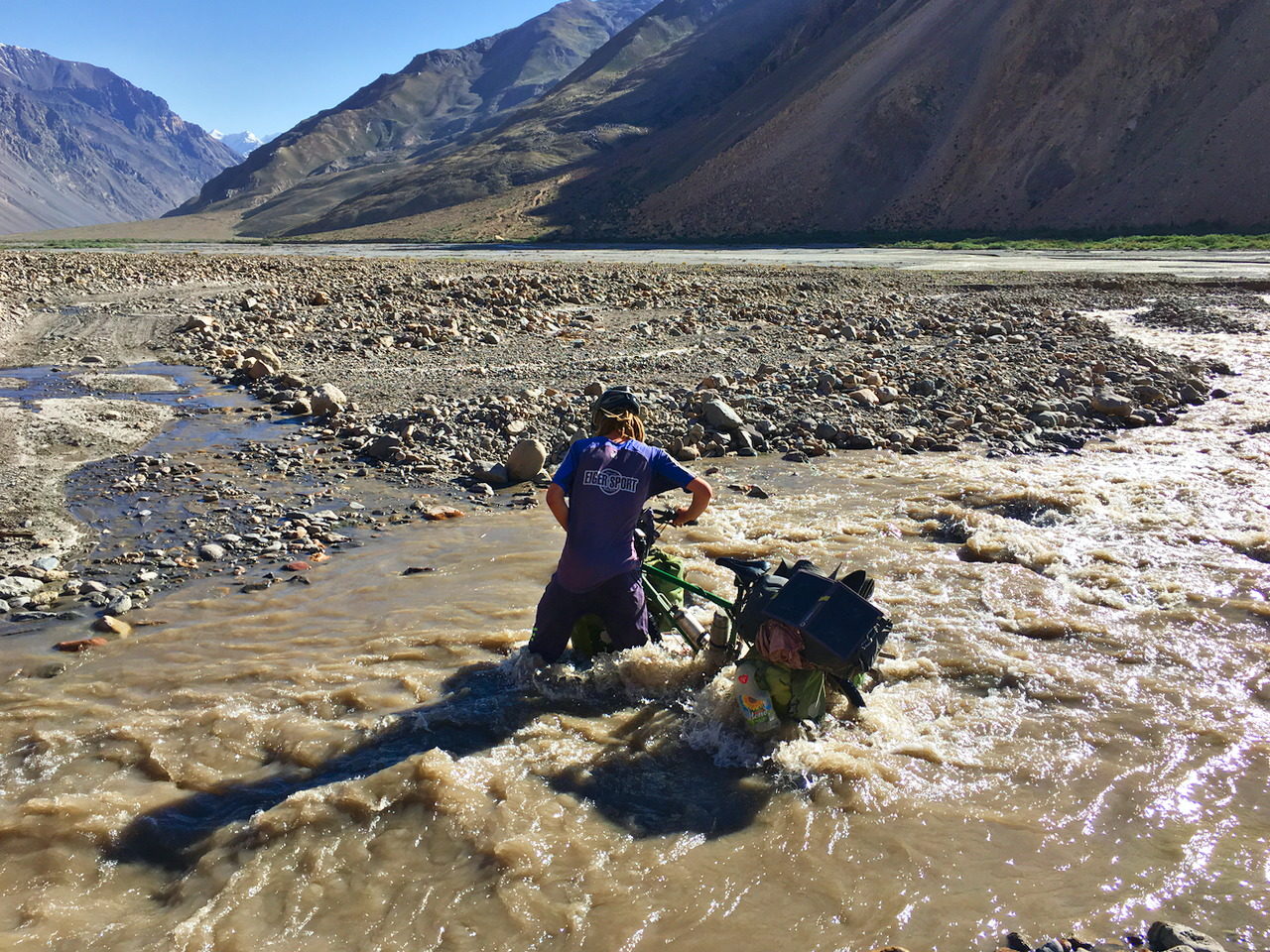 Rivercrossing im Bartang Valley