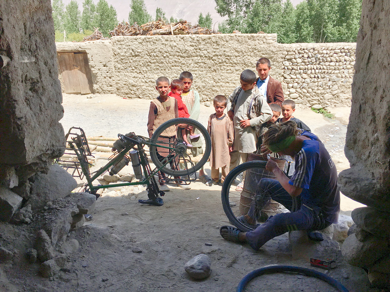 Fixing a flat tire in Khandud