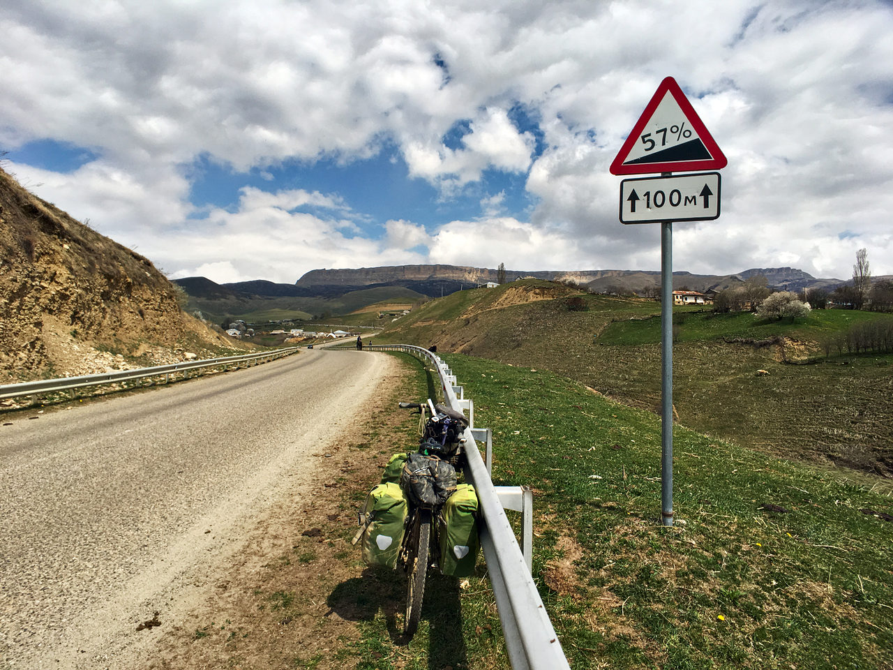 vielversprechendes Strassenschild in Russland